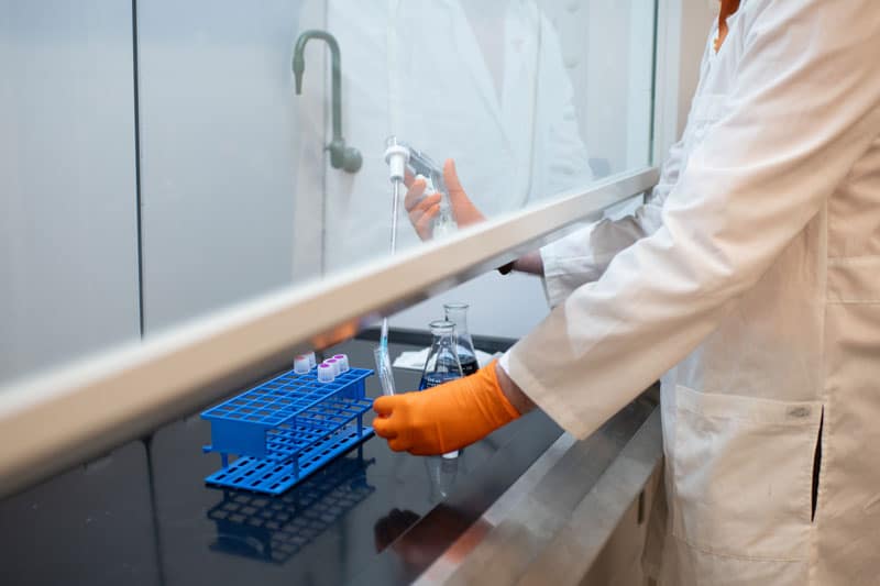 myers-tyler-lab-800x533 Tyler Myers conducts research in a lab.