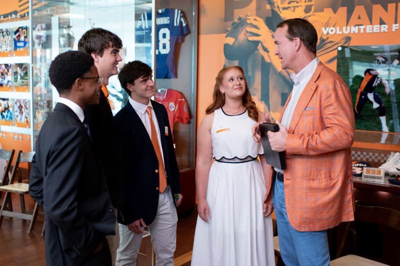 peyton-manning-scholars-1-800x533 Peyton Manning talks with four Peyton Manning Scholars.