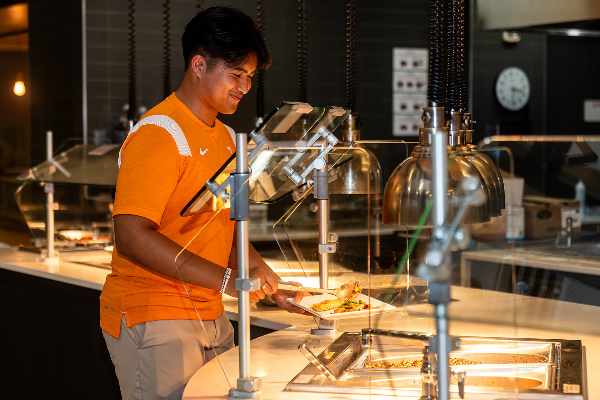 UTK_2305_VOLDINING_SD-1 (2) University of Tennessee student scoping food onto plate at food buffet